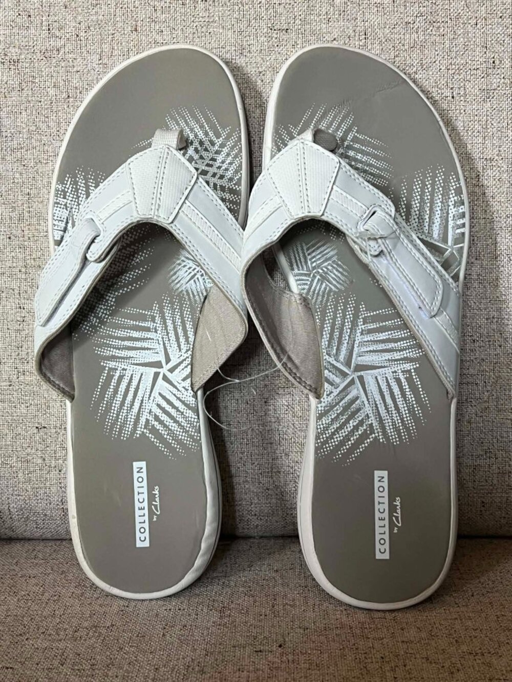 Clarks "Breeze Sea" Flip Flops Lightweight White/Grey Size 11